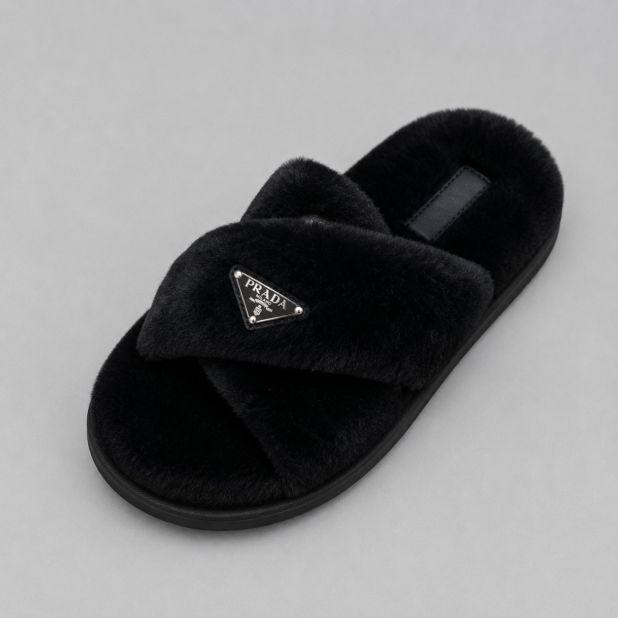 Pantoufles Femme Fourrées – Brides Croisées & Confort